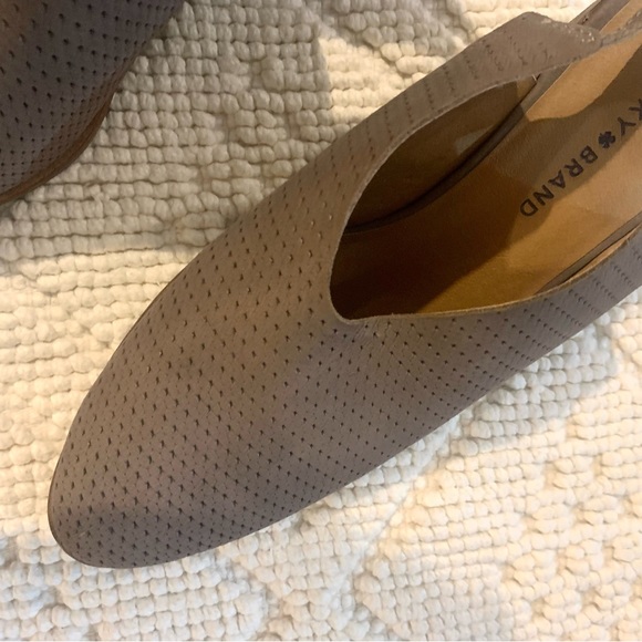 NWOB Lucky Brand Grey Perforated Slingback Stacked Heels - Picture 5 of 11